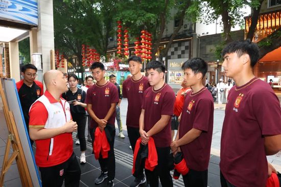 小妖精抬起臀嗯啊h车内